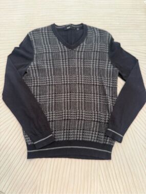 Boss Men's Black and Gray Checked V-Neck Sweater